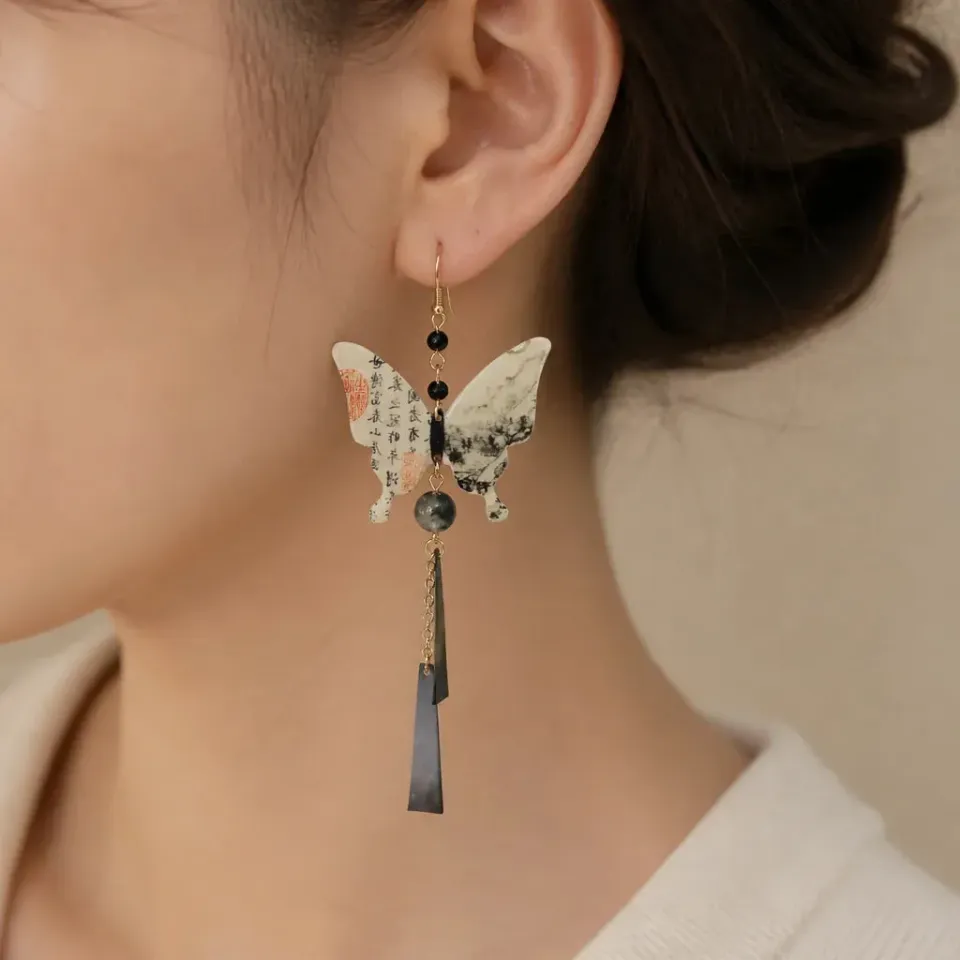 Esprit du Japon boucles d’oreilles papillon pendantes légères