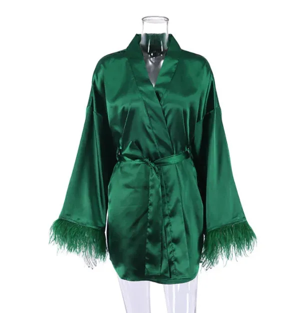 Esprit du Japon Kimono long satiné à plumes