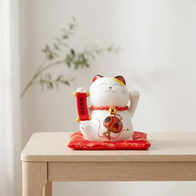 Esprit du Japon maneki neko 2 pattes levées coussin rouge