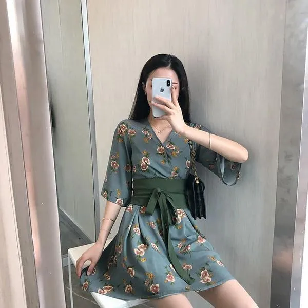 Esprit du Japon robe portefeuille fleurie manches kimono