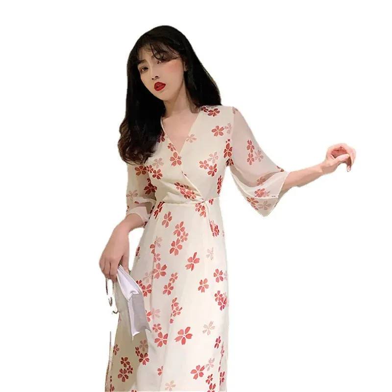Esprit du Japon robe portefeuille fleurie manches kimono