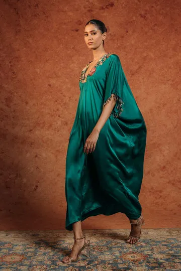 Rahul Mishra Sundarbans Silk Satin Kaftan vert émeraude brodé