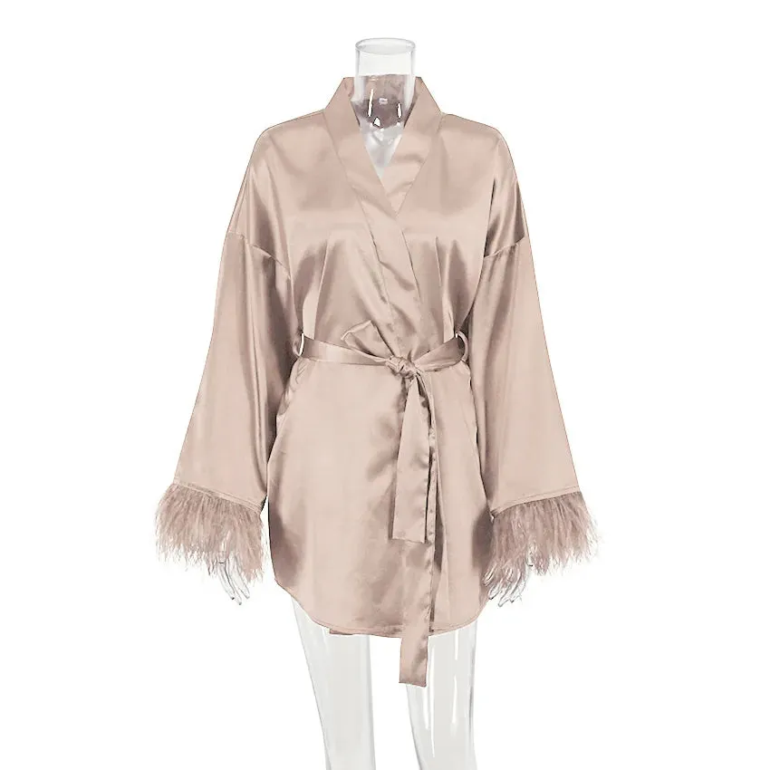 Esprit du Japon Kimono long satiné à plumes
