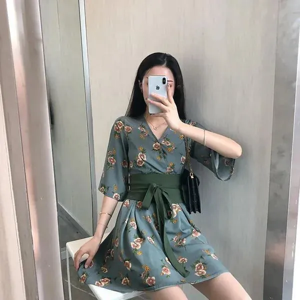 Esprit du Japon robe portefeuille fleurie manches kimono