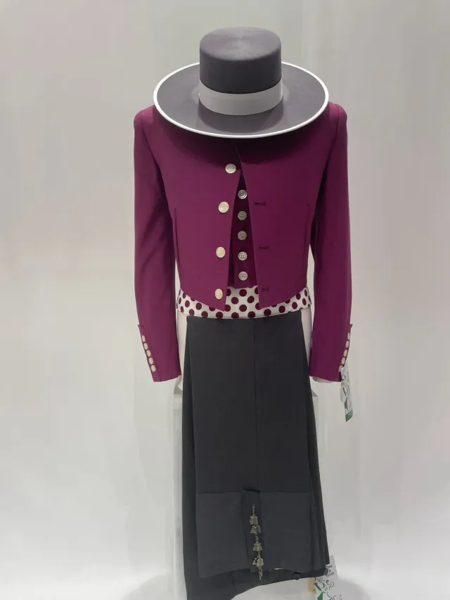 Viva la Feria Jerez Toscana costume campero mauve gris