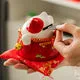 Esprit du Japon Chat Maneki Neko rouge en porcelaine