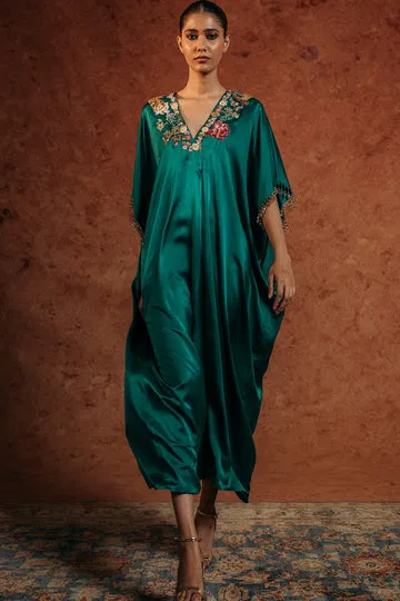 Rahul Mishra Sundarbans Silk Satin Kaftan vert émeraude brodé